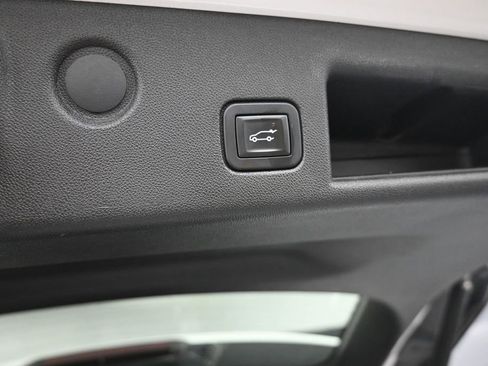 Used 2018 Chevrolet Equinox Premier AWD/4WD image 10