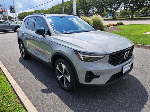 New 2026 Volvo XC40 B5 Plus w/ Protection Package Premier image 2