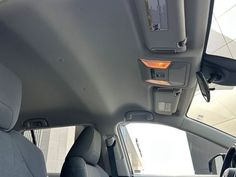 Used 2021 Toyota RAV4 XLE AWD/4WD image 24