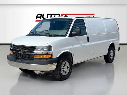 Used 2024 Chevrolet Express 2500 w/ Driver Convenience Package RWD image 3