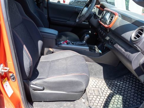 Used 2016 Toyota Tacoma TRD Sport AWD/4WD image 10