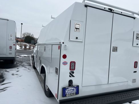 New 2025 GMC Savana 3500 w/ Power Convenience Package RWD image 9