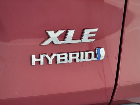 Certified 2022 Toyota RAV4 XLE Premium image 10
