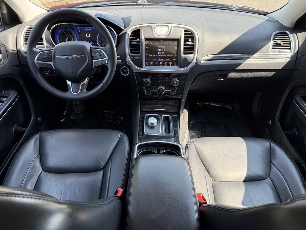 Used 2016 Chrysler 300 Limited RWD image 13