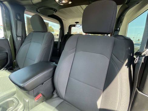 Used 2022 Jeep Wrangler Sport AWD/4WD image 17