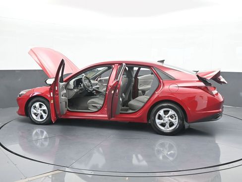 Used 2022 Hyundai Elantra SE w/ Cargo Package image 69