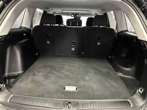 Used 2023 Jeep Grand Cherokee Laredo image 24