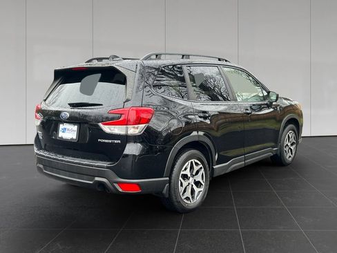Used 2023 Subaru Forester Premium image 5