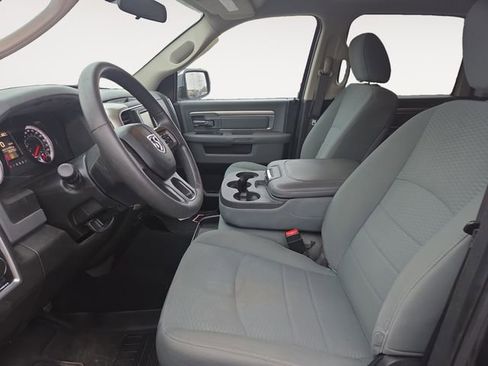 Used 2019 RAM 1500 Classic SLT image 9