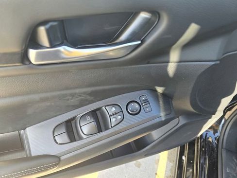 Used 2025 Nissan Altima 2.5 SV image 16