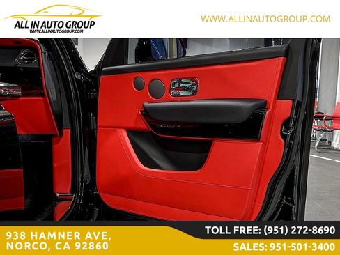 Used 2022 Rolls-Royce Cullinan w/ Dark Exterior Package image 10