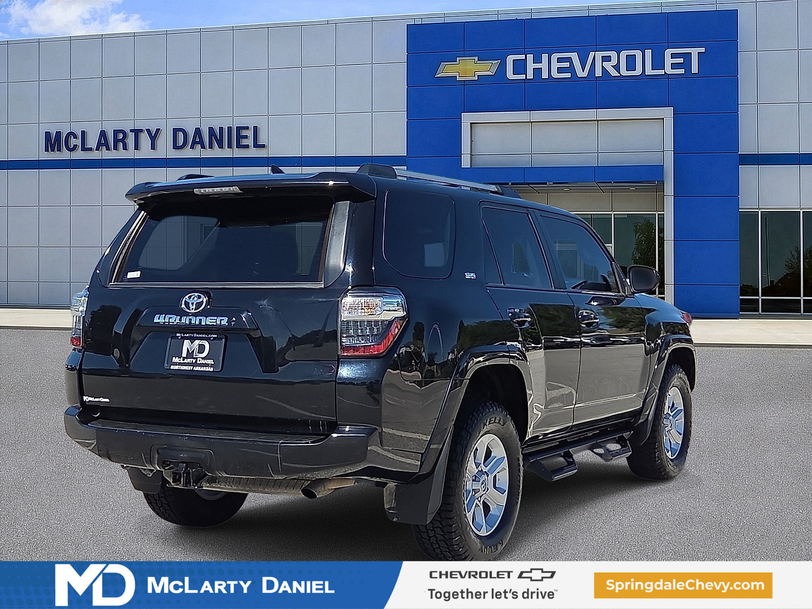 Used 2023 Toyota 4Runner SR5 AWD/4WD image 5