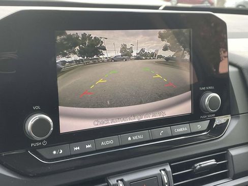 Used 2024 Nissan Pathfinder S image 27