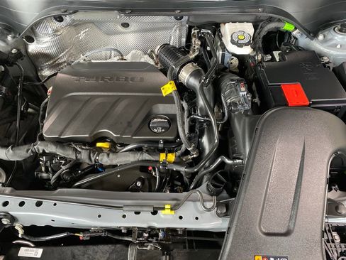 Used 2024 Buick Envista Sport Touring w/ Convenience I Package FWD image 4