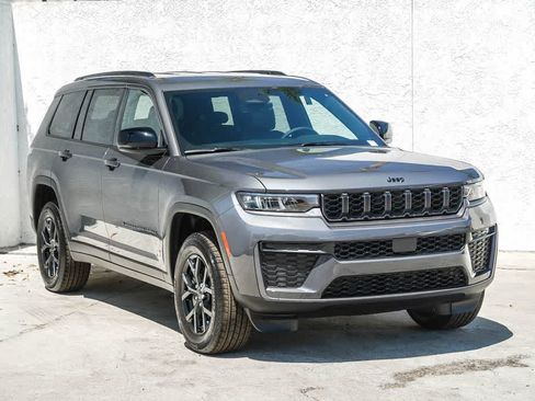 Used 2026 Jeep Grand Cherokee L 4WD image 3