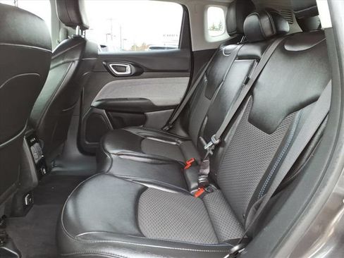 Used 2022 Jeep Compass Latitude AWD/4WD image 7