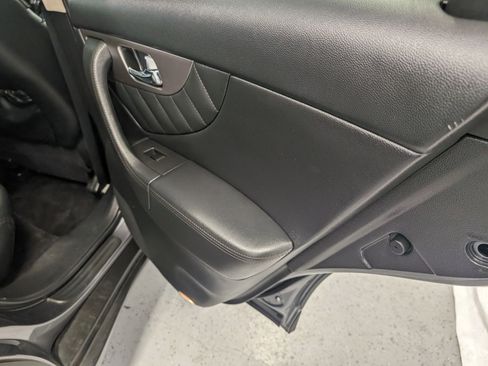 Used 2015 INFINITI QX70 3.7 image 32