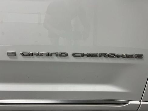 Used 2025 Jeep Grand Cherokee Summit AWD/4WD image 32