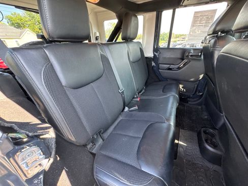 Used 2017 Jeep Wrangler Unlimited Sahara AWD/4WD image 25