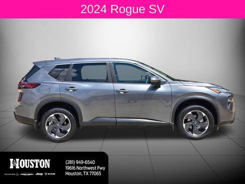 Used 2024 Nissan Rogue SV FWD image 2
