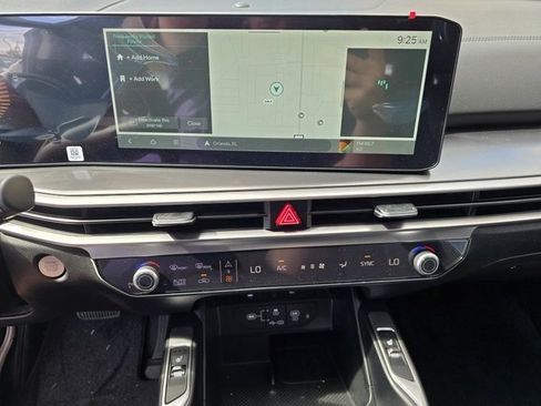 Used 2025 Kia Sorento S image 20