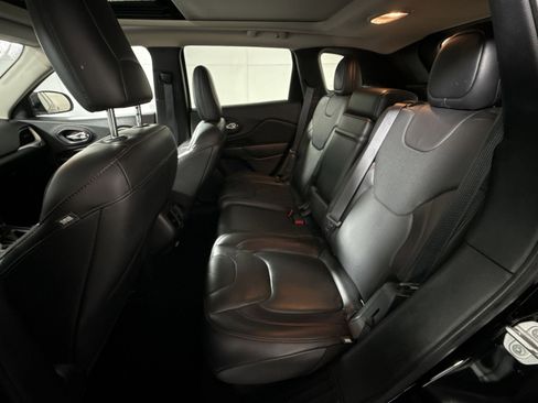 Used 2017 Jeep Cherokee Trailhawk image 25