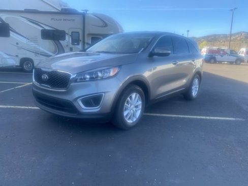 Used 2018 Kia Sorento L image 3