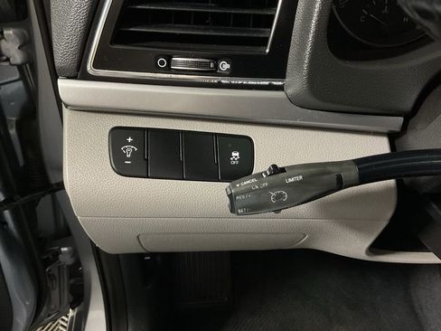 Used 2017 Hyundai Elantra SE w/ Cargo Package image 23