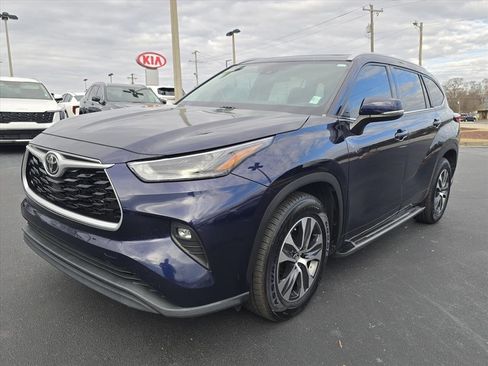 Used 2022 Toyota Highlander XLE image 7