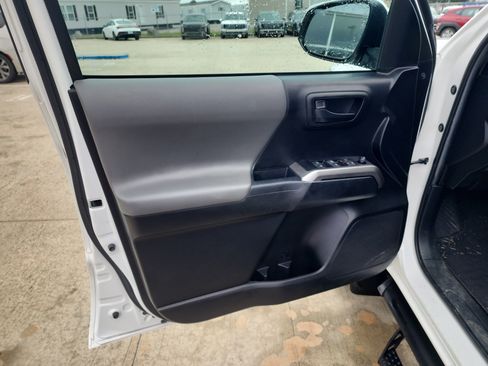 Used 2022 Toyota Tacoma SR5 RWD image 19