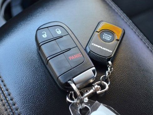 Used 2022 Dodge Durango SXT image 24