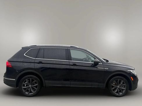 Used 2022 Volkswagen Tiguan SE w/ Panoramic Sunroof Package AWD/4WD image 8
