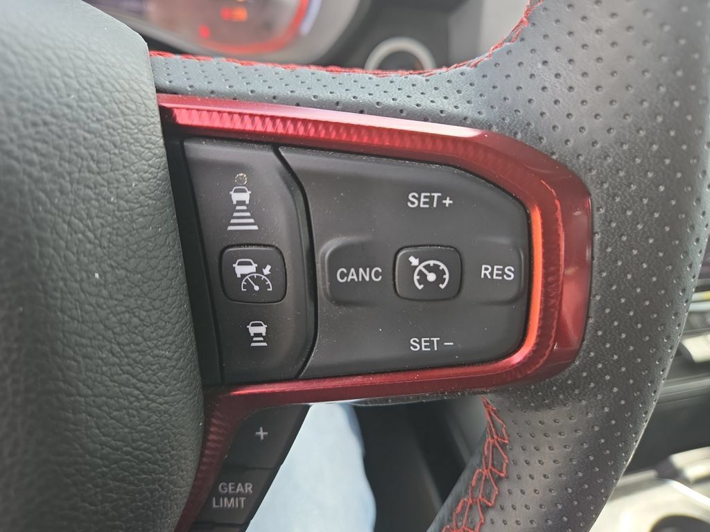 Used 2025 RAM 1500 Rebel AWD/4WD image 32
