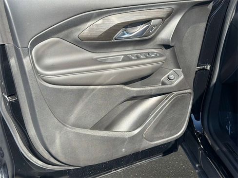 Used 2023 GMC Terrain SLE w/ Driver Convenience Package image 16