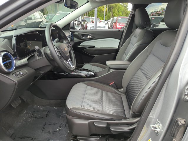 Used 2025 Chevrolet Trax LT w/ LT Convenience Package FWD image 24