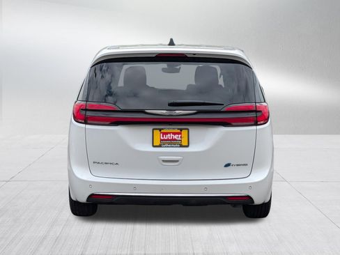 Used 2024 Chrysler Pacifica Limited FWD image 6