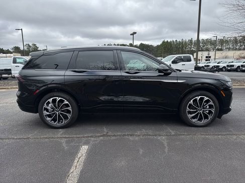 Used 2025 Lincoln Nautilus Reserve image 4