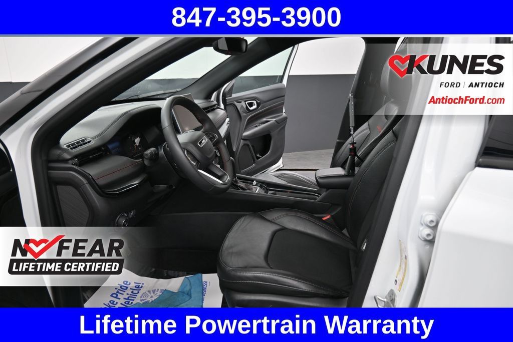 Used 2025 Jeep Compass Trailhawk AWD/4WD image 30