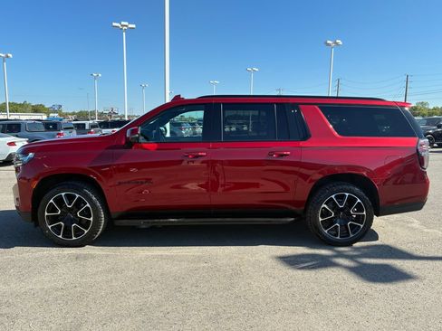 Used 2022 Chevrolet Suburban RST w/ Luxury Package AWD/4WD image 9