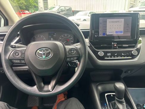 Used 2025 Toyota RAV4 XLE AWD/4WD image 31