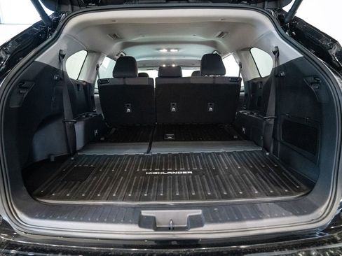 Certified 2025 Toyota Highlander LE AWD/4WD image 37
