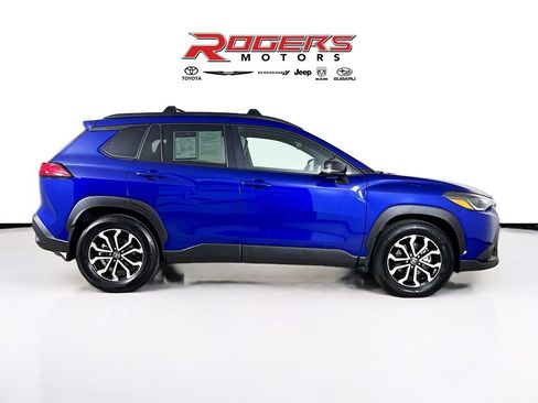 Used 2025 Toyota Corolla Cross AWD Hybrid w/ Moonroof Package image 14
