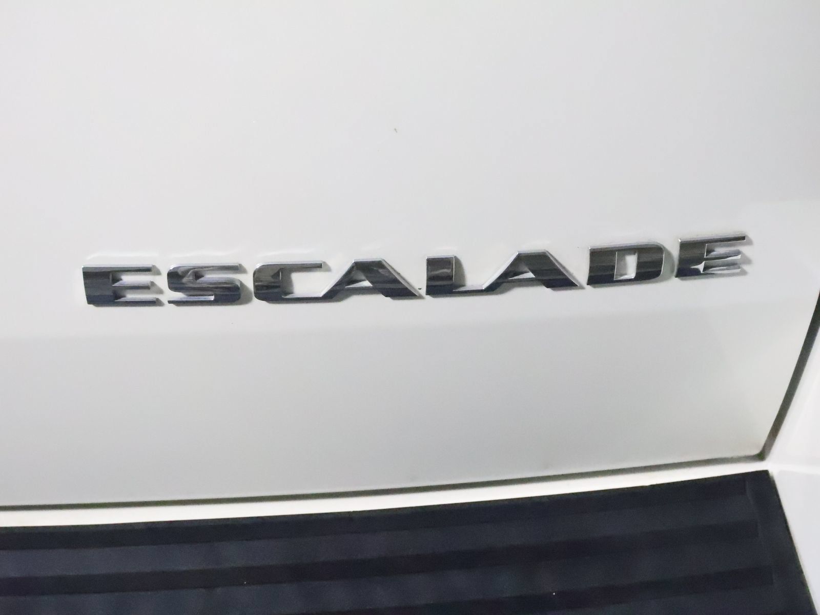 Used 2014 Cadillac Escalade Platinum AWD/4WD image 10