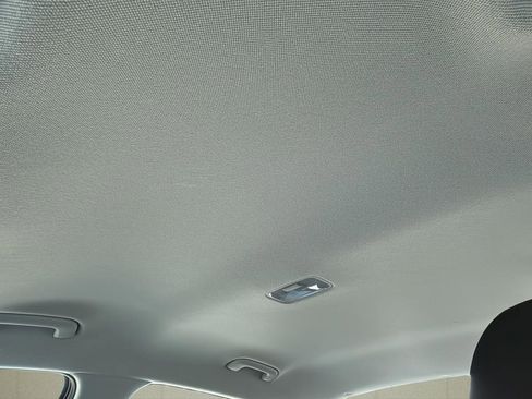 Used 2025 Hyundai Elantra SE image 32