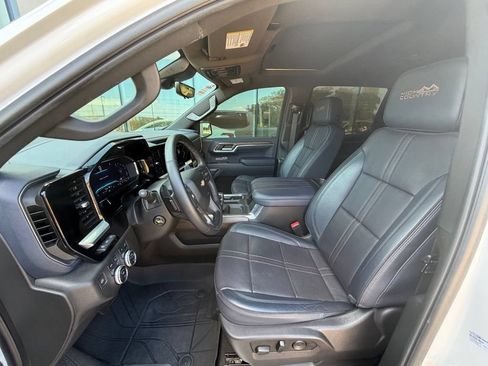 Used 2023 Chevrolet Silverado 1500 High Country w/ High Country Premium Package AWD/4WD image 17