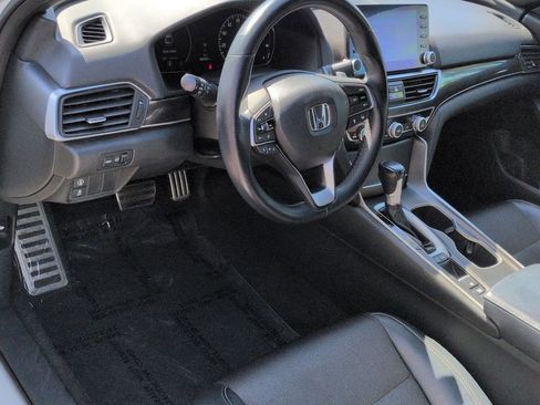Used 2018 Honda Accord Sport image 9
