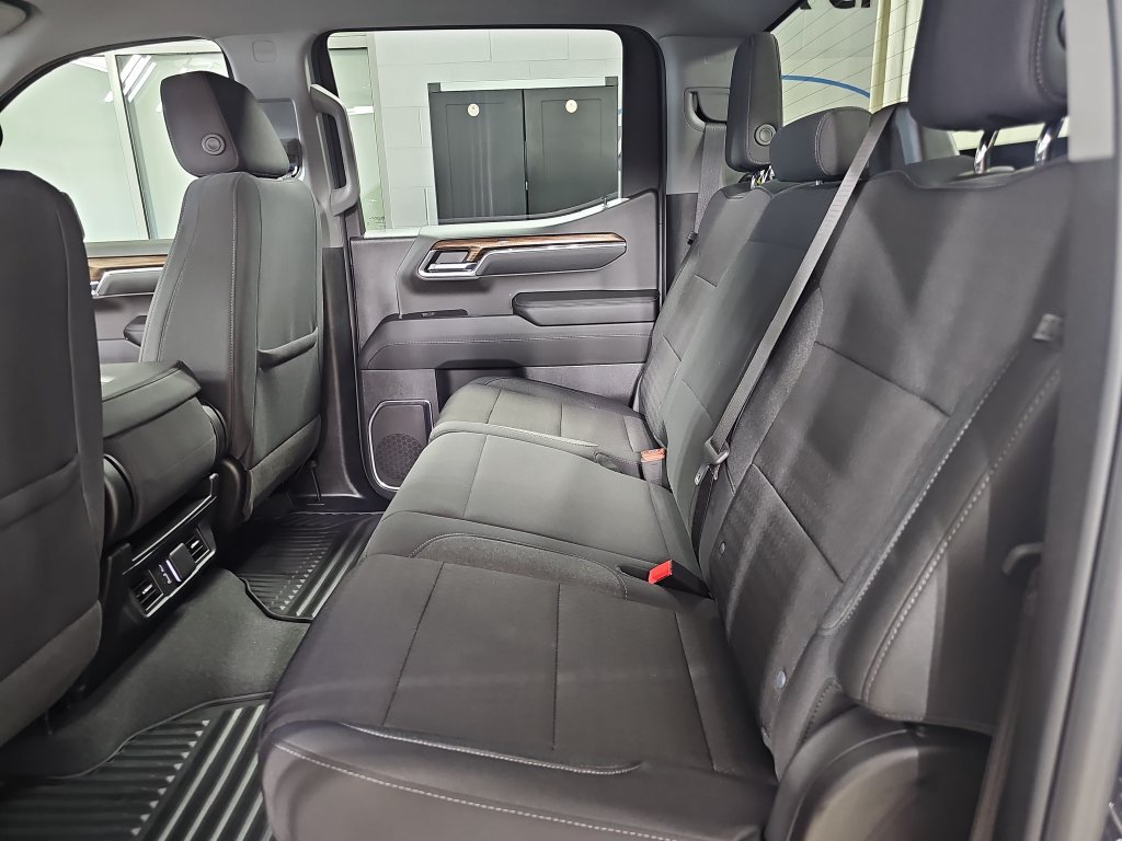Certified 2024 Chevrolet Silverado 1500 LT AWD/4WD image 17