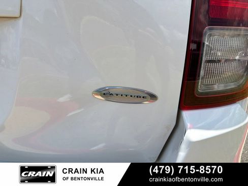 Used 2016 Jeep Compass Latitude FWD image 11