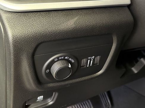 New 2025 Jeep Grand Cherokee L Laredo image 16