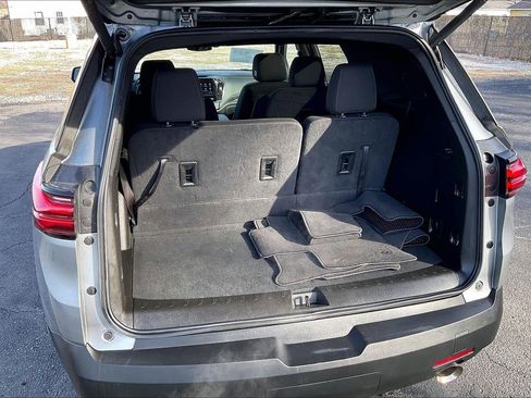 Used 2023 Chevrolet Traverse LT image 4